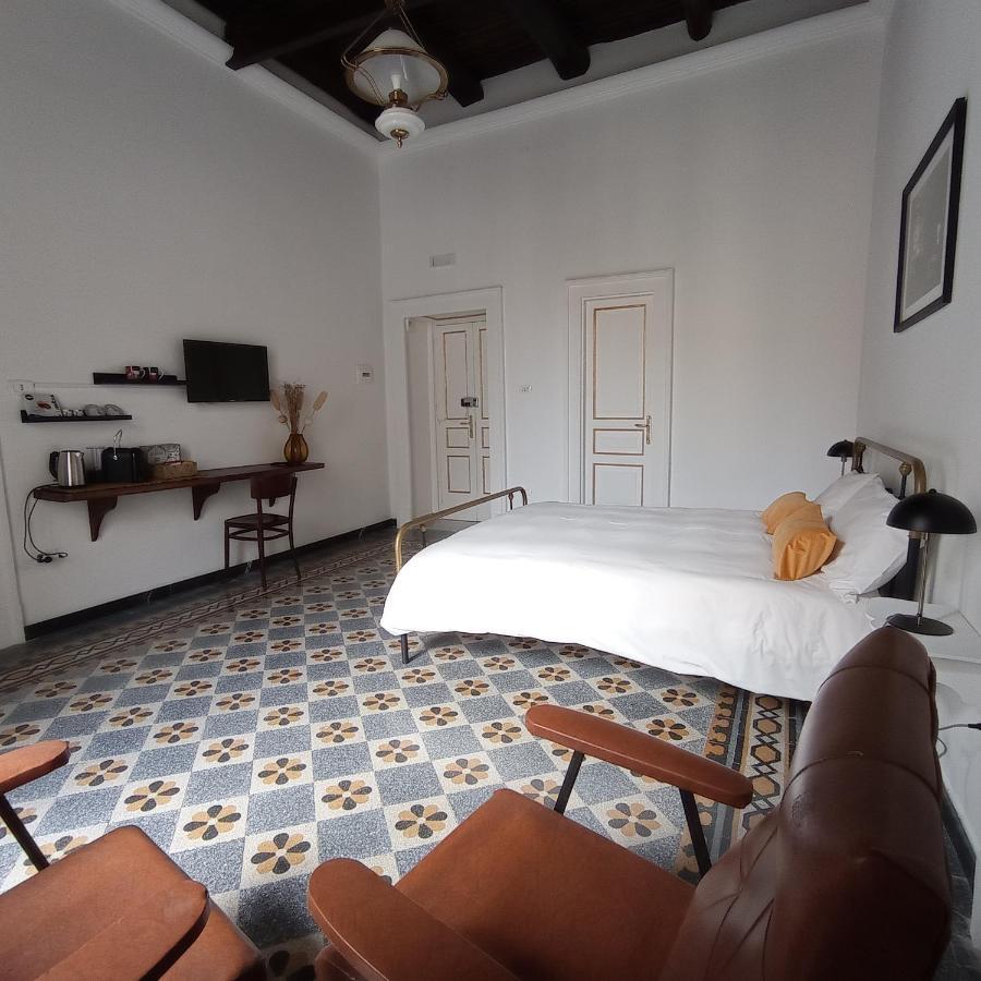 La Casa Nova Hotel Наполи Екстериор снимка